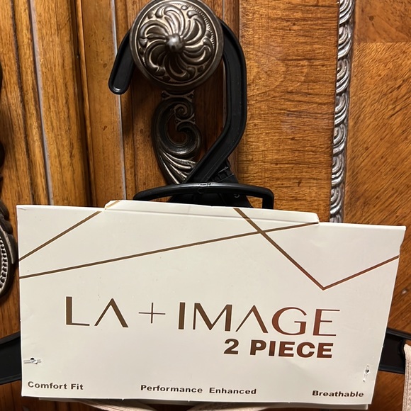 LA +Image 2 Piece Sports Bra & Leggings Performance, Breathable & Comfort Fit! - Picture 3 of 8